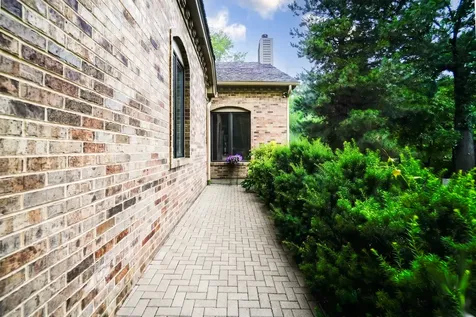 640 Walnut Oaks Drive Roselle IL 60172