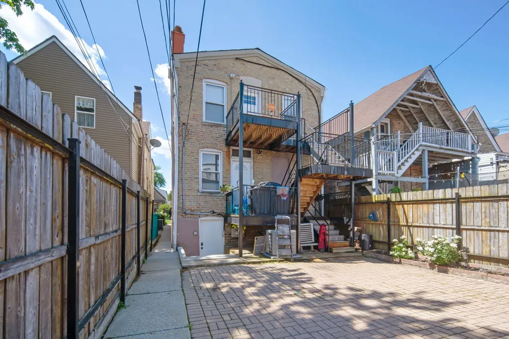 3402 West Beach Avenue Chicago IL 60651