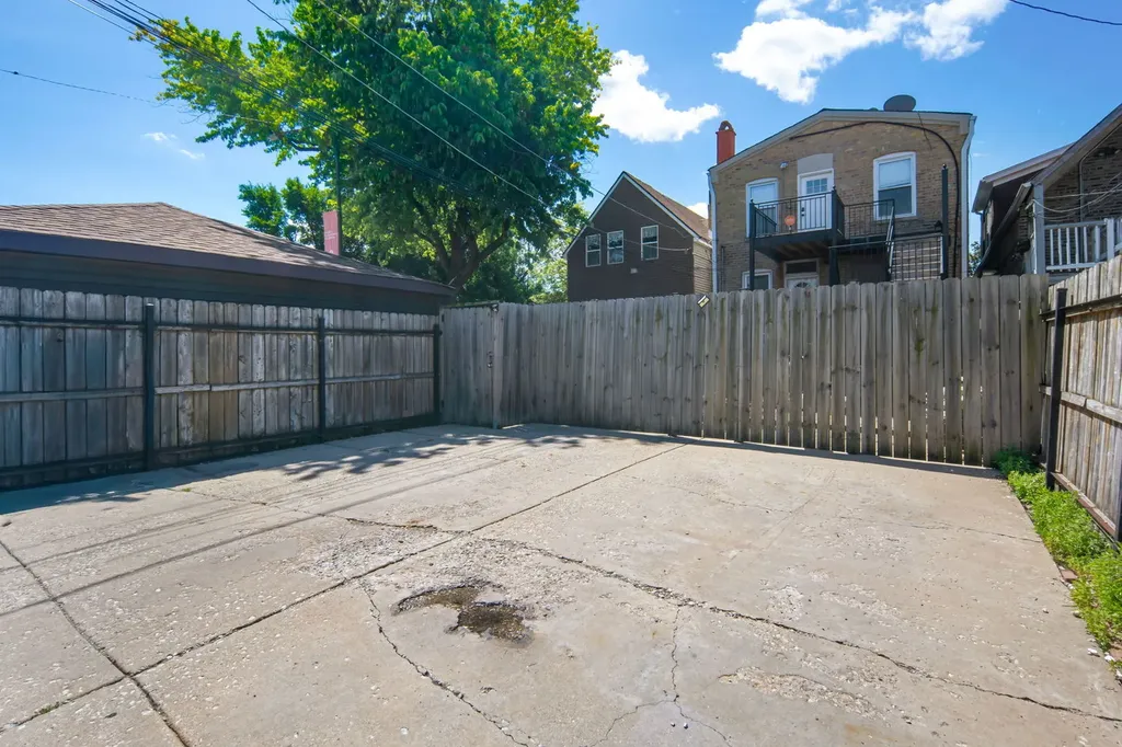 3402 West Beach Avenue Chicago IL 60651
