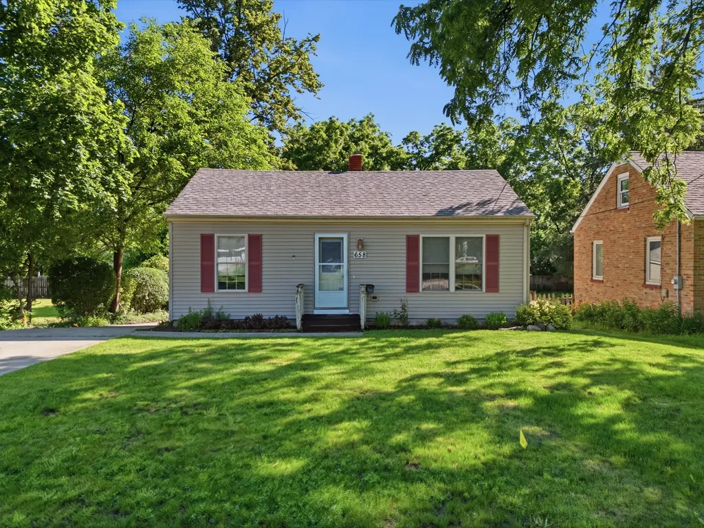 658 Pleasant Street Woodstock IL 60098