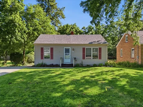 658 Pleasant Street Woodstock IL 60098