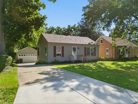 658 Pleasant Street Woodstock IL 60098
