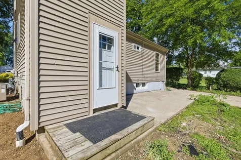 658 Pleasant Street Woodstock IL 60098