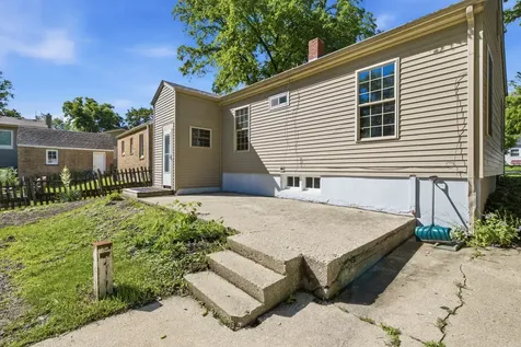 658 Pleasant Street Woodstock IL 60098