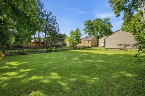 658 Pleasant Street Woodstock IL 60098
