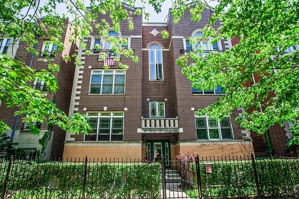 4237 North Kenmore Avenue Chicago IL 60613