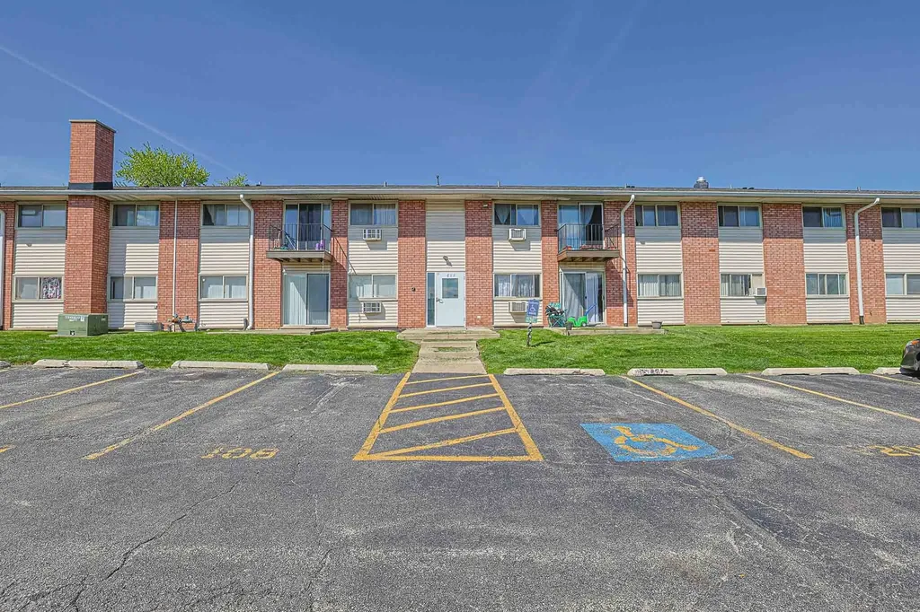 673 East Fullerton Avenue Glendale Heights IL 60139