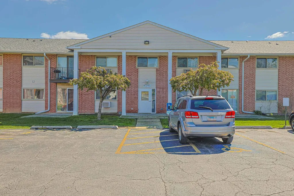 673 East Fullerton Avenue Glendale Heights IL 60139