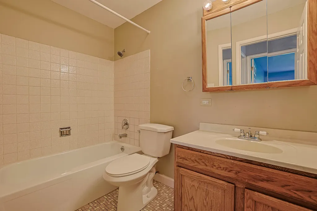 673 East Fullerton Avenue Glendale Heights IL 60139