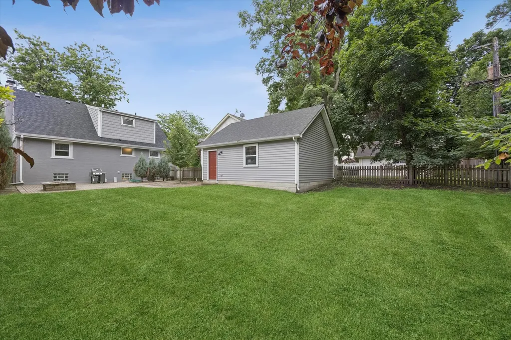 212 North Jackson Road Clarendon Hills IL 60514