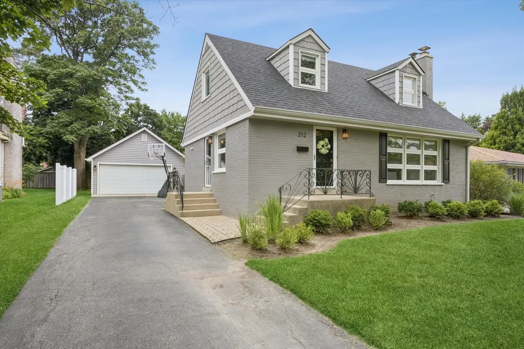 212 North Jackson Road Clarendon Hills IL 60514