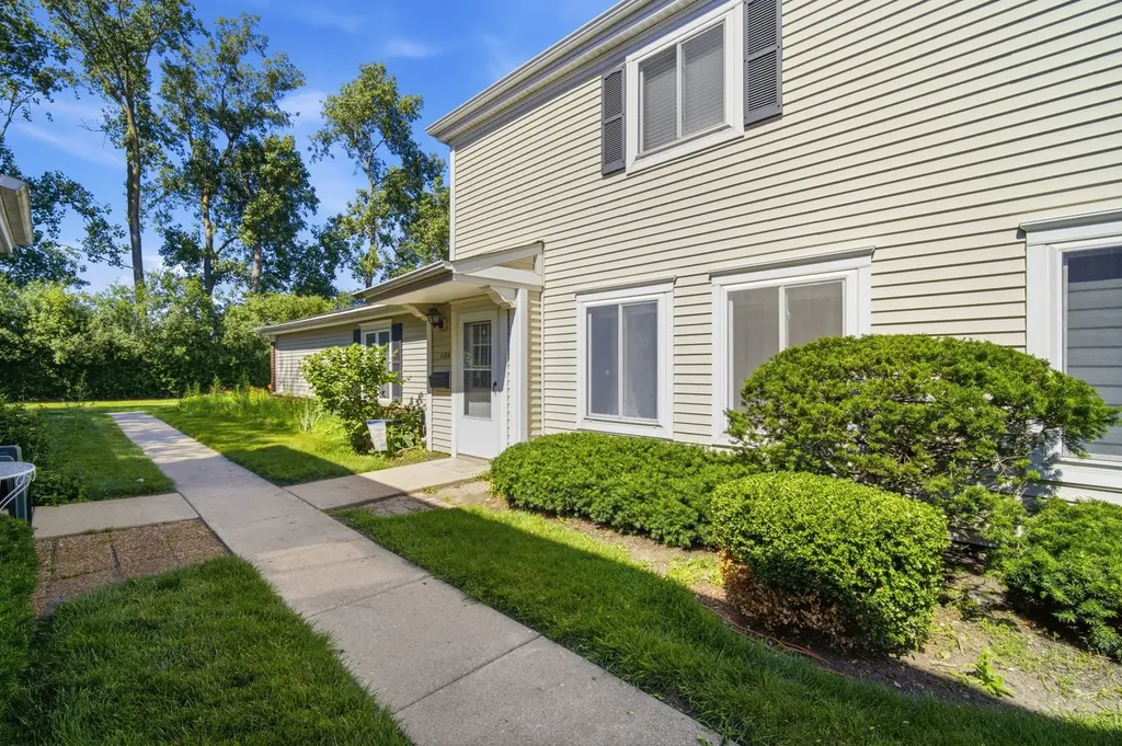1180 Cove Drive Prospect Heights IL 60070