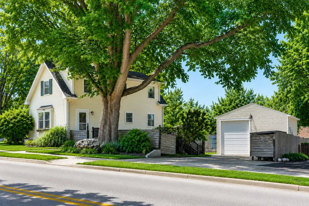 1212 Dean Street St. Charles IL 60174