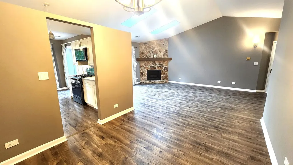 1522 Commodore Court Schaumburg IL 60193