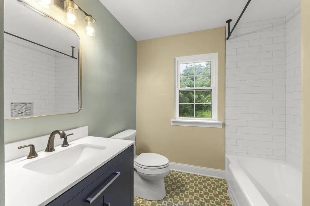 828 East 14th Street Lombard IL 60148
