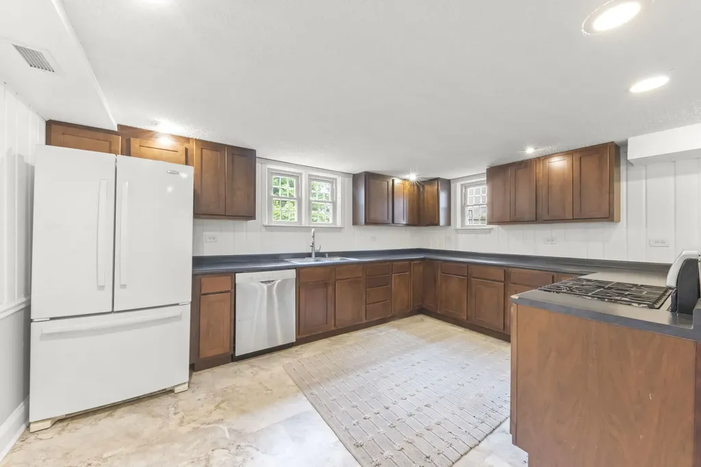 828 East 14th Street Lombard IL 60148