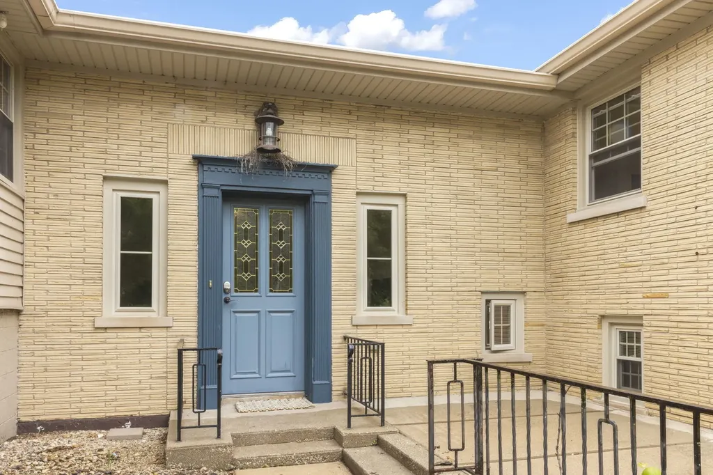 828 East 14th Street Lombard IL 60148