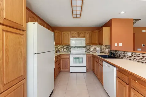 62 Vermont Avenue Bloomington IL 61701