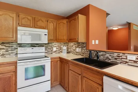 62 Vermont Avenue Bloomington IL 61701