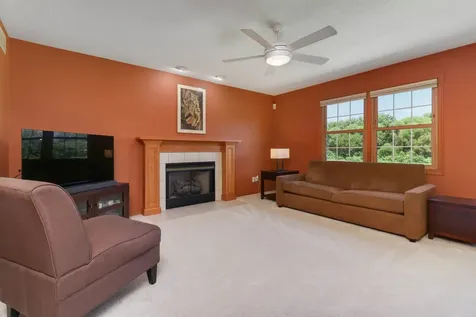62 Vermont Avenue Bloomington IL 61701