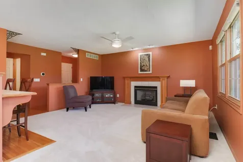 62 Vermont Avenue Bloomington IL 61701