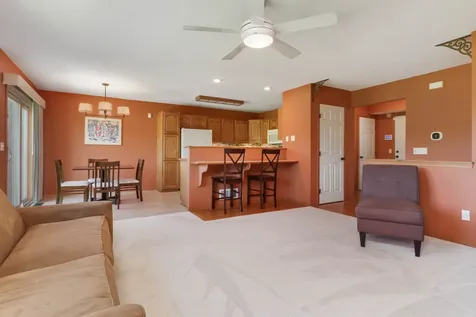 62 Vermont Avenue Bloomington IL 61701