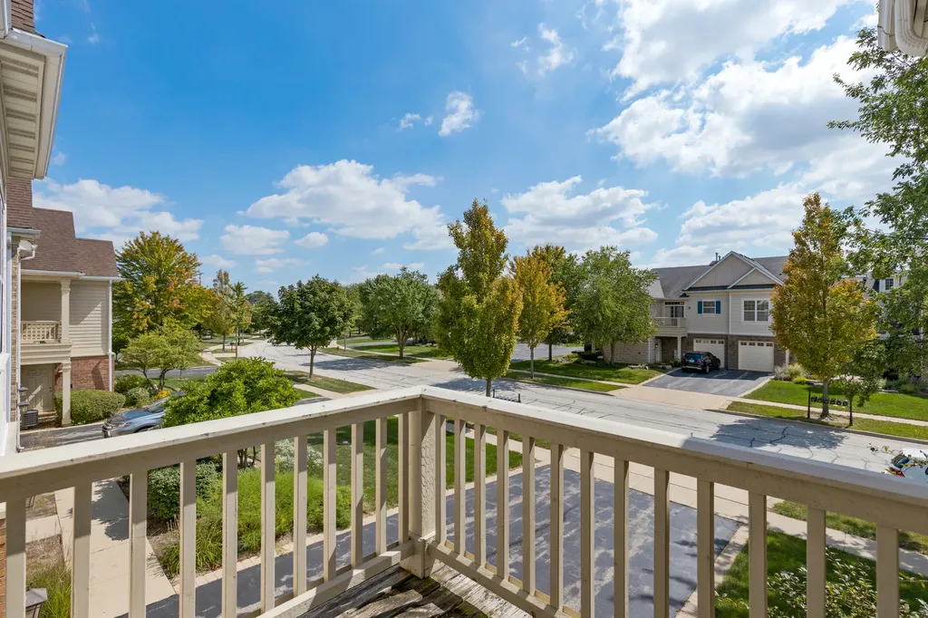 1376 Scarboro Road Schaumburg IL 60193