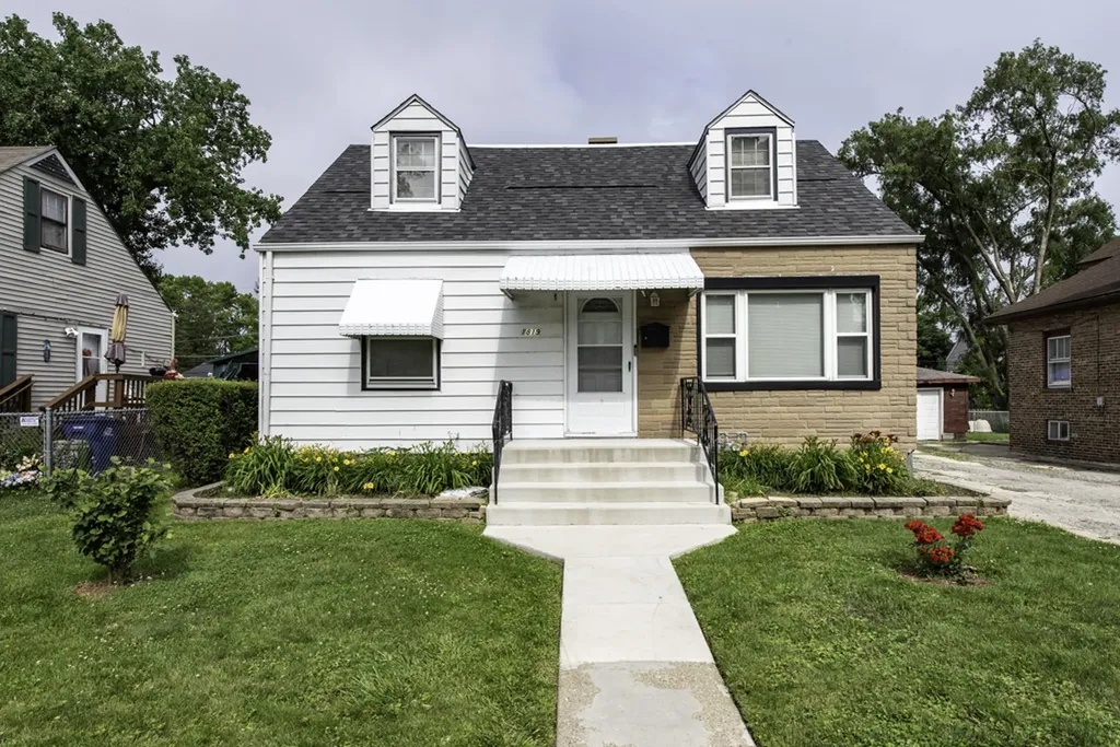 1819 Seymour Avenue North Chicago IL 60064