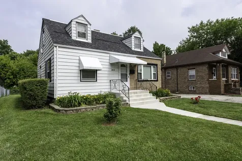1819 Seymour Avenue North Chicago IL 60064