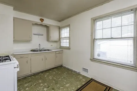 1819 Seymour Avenue North Chicago IL 60064