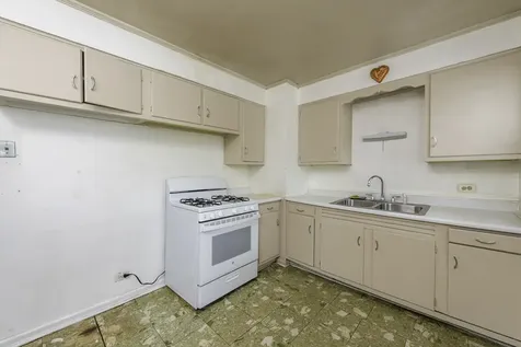1819 Seymour Avenue North Chicago IL 60064