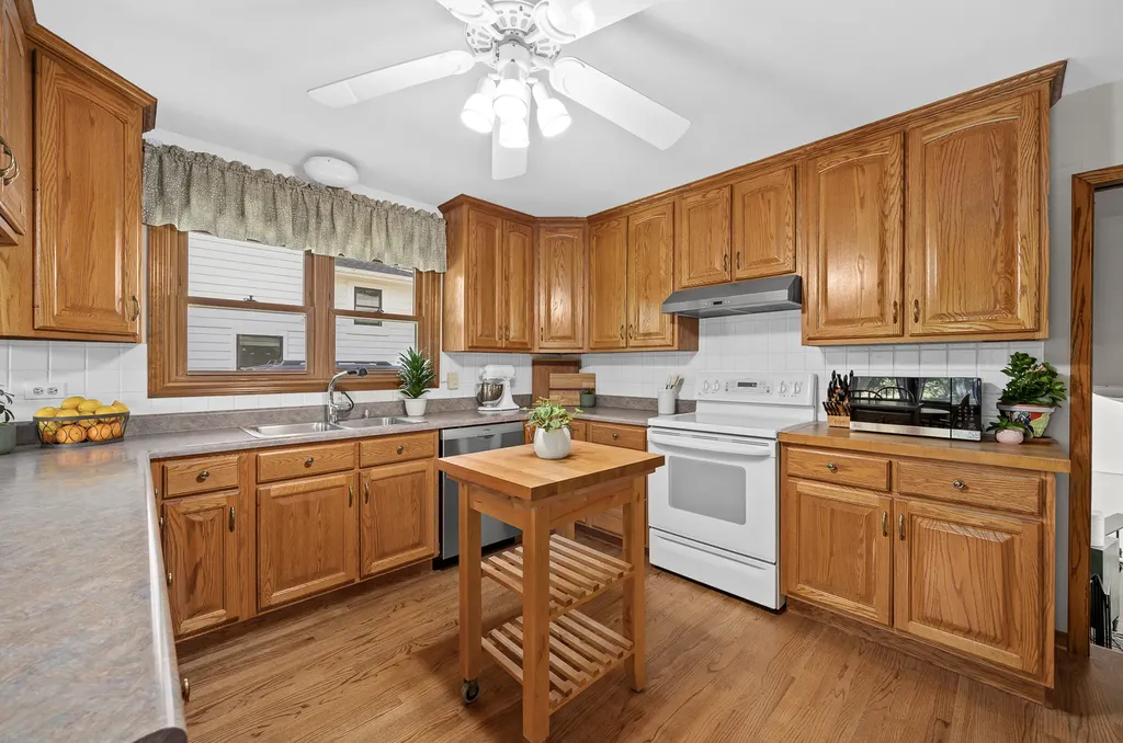 4600 Roslyn Road Downers Grove IL 60515