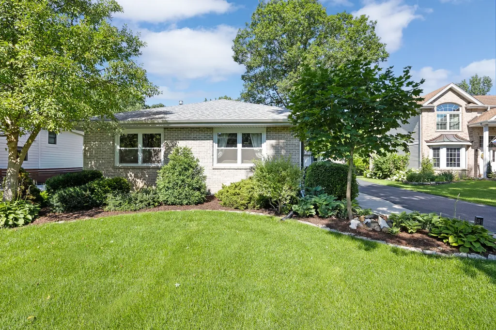 4600 Roslyn Road Downers Grove IL 60515