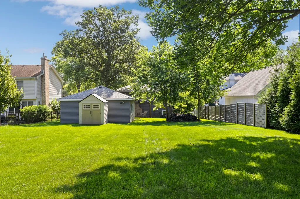 4600 Roslyn Road Downers Grove IL 60515