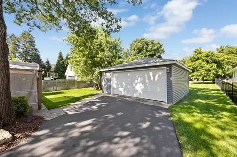 4600 Roslyn Road Downers Grove IL 60515
