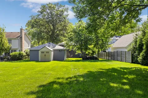 4600 Roslyn Road Downers Grove IL 60515