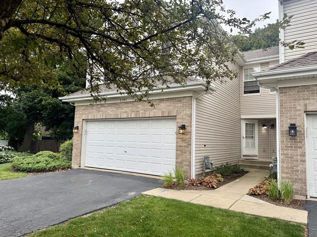 2391 Stoughton Circle Aurora IL 60502