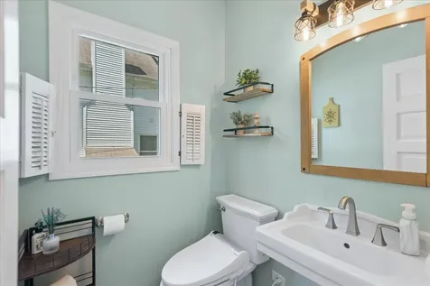 307 Elm Court Libertyville IL 60048