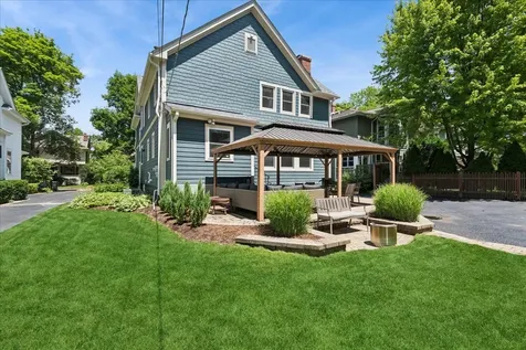 307 Elm Court Libertyville IL 60048