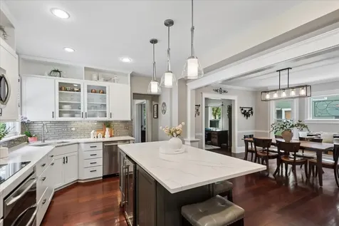 307 Elm Court Libertyville IL 60048
