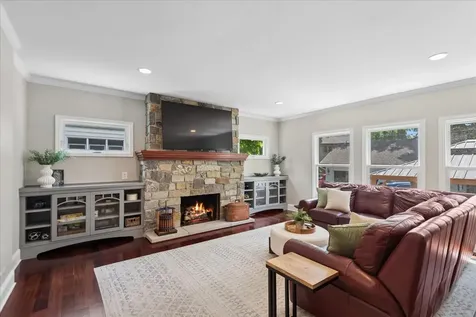 307 Elm Court Libertyville IL 60048