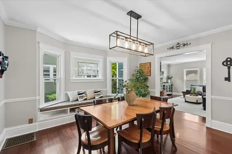 307 Elm Court Libertyville IL 60048