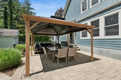 307 Elm Court Libertyville IL 60048