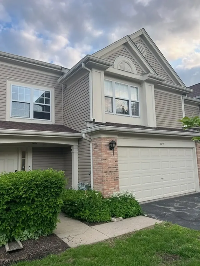 109 Holmes Way Schaumburg IL 60193