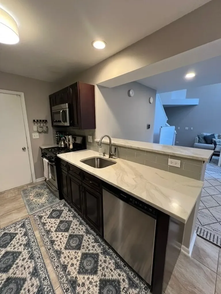 109 Holmes Way Schaumburg IL 60193