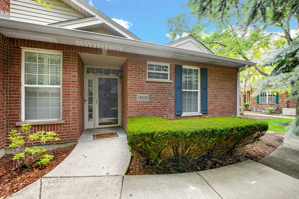 18590 West Point Drive Tinley Park IL 60477