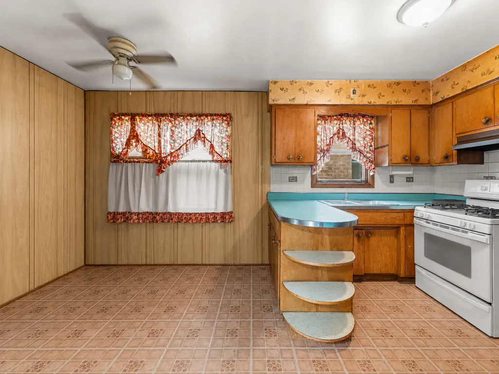 9043 South Carpenter Street Chicago IL 60620