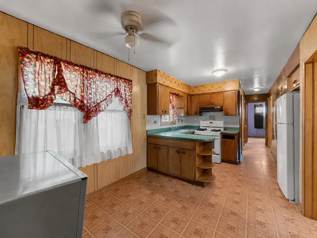 9043 South Carpenter Street Chicago IL 60620