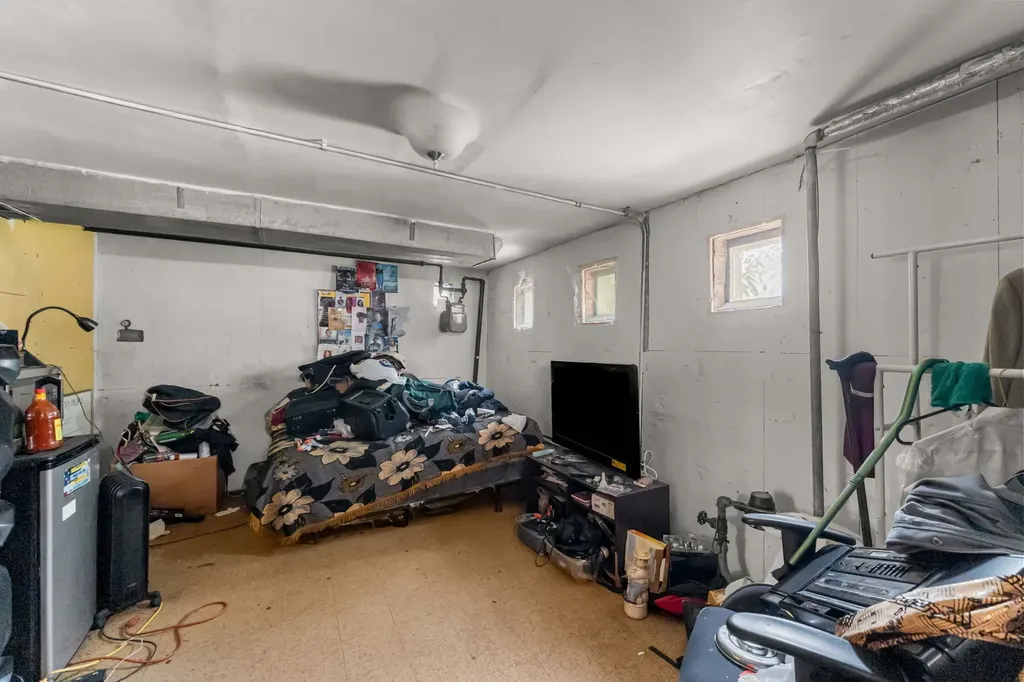 9043 South Carpenter Street Chicago IL 60620