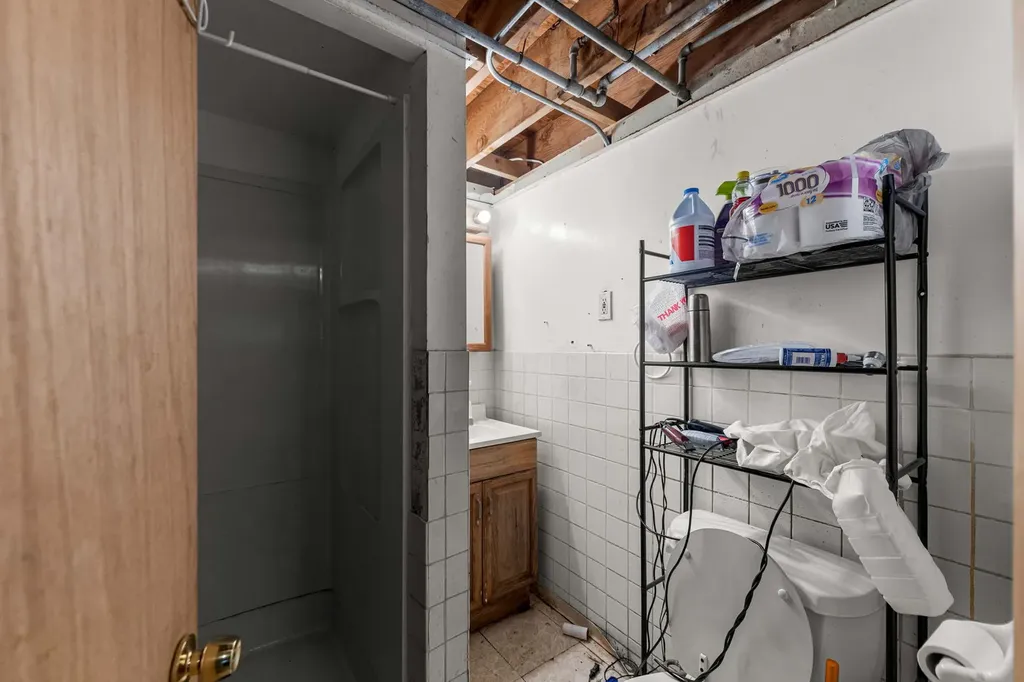 9043 South Carpenter Street Chicago IL 60620